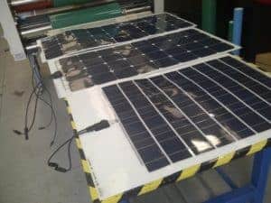 Flexible Solarmodule am Prüfstand nach der Reinigung